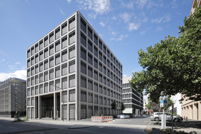 Projekt: GKK Gebäude und Landesärzekammer_D-Frankfurt
Hersteller Fassadenriemchen: Ströher GmbH
Ort: D-Frankfurt
Datum: 2019/08